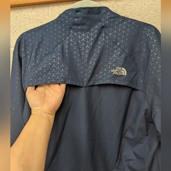 The North Face windbreaker in women's XL navy/coral pristine condition like new - Picture 11 of 16
